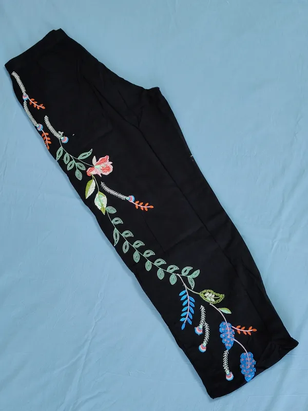 Black_Premium_Mal_Cotton_Embroidered_Co-Ord_Set_For_Women