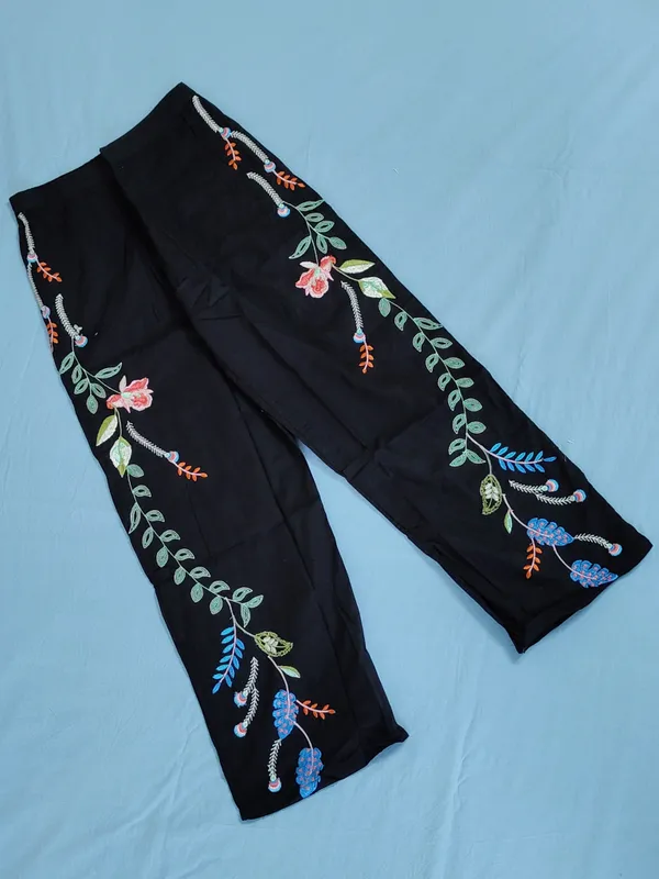 Black_Premium_Mal_Cotton_Embroidered_Co-Ord_Set_For_Women