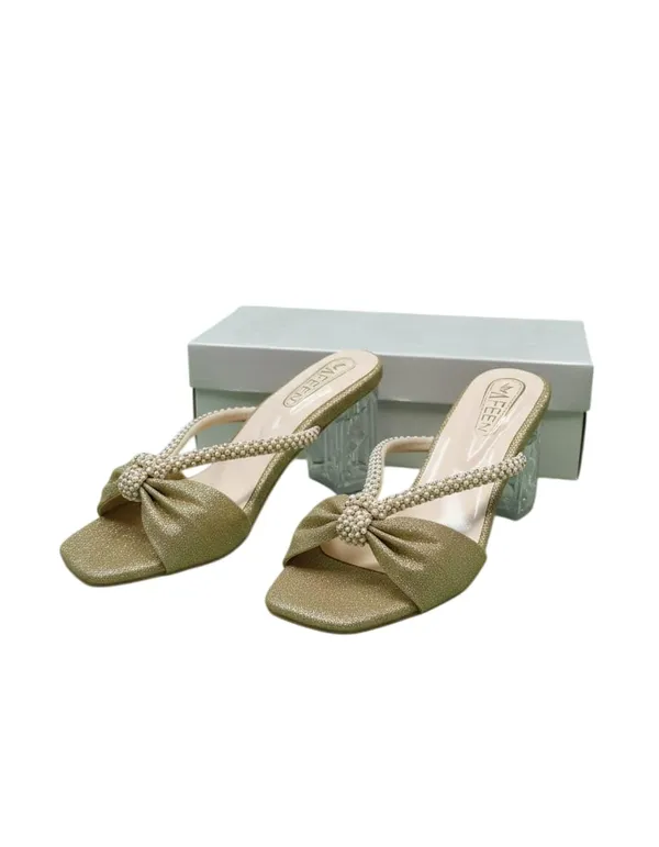 Effortless_Glamour_With_These_Stunning_Mule_Heels_Designed_To_Add_A_Touch_Of_Sparkle_To_Every_Outfit_Featuring_A_Chic_Open_Toe_Silhouette_And_A_Beautifully_Crafted_Bow_Detail_These_Sandals_Are_Perfect_For_Both_Festive_Occasions_And_Evening_Outings