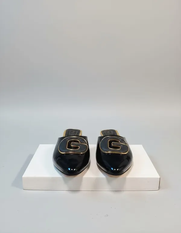 Women_S_Patent_Mule_Flats_With_Gold_Trim_Buckle_Detail_Sleek_Slip_On_Design_And_A_Bold_Decorative_Buckle_These_Flats_Combine_Comfort_With_Contemporary_Style