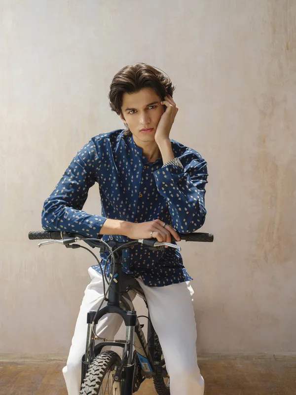 Blue_Bamboo_Linen_Kurta_For_Men