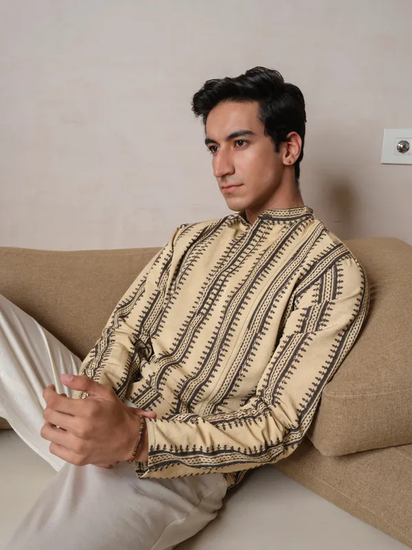 Beige_And_Black_Bamboo_Linen_Kurta_For_Men