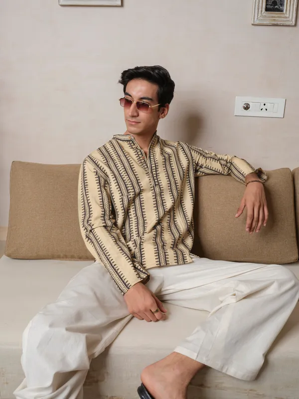 Beige_And_Black_Bamboo_Linen_Kurta_For_Men