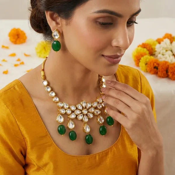 Exquisite_Kundan_Emerald_Green_Jewellery_Set