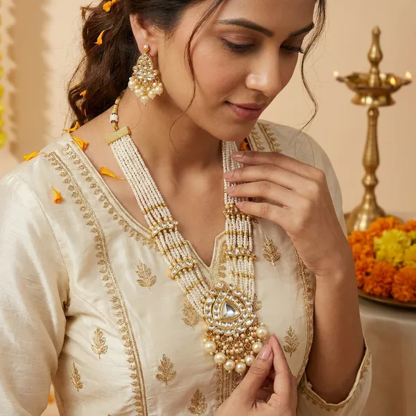 Traditional_Kundan_Pearl_Necklace_Set_With_Earrings