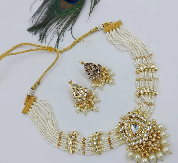 Traditional_Kundan_Pearl_Necklace_Set_With_Earrings