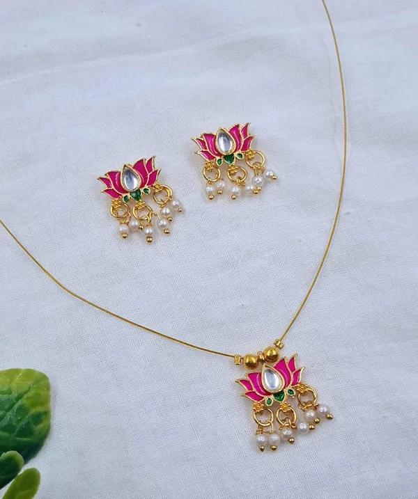 Pink_Kundan_Pendant_Necklace_Set_With_Matching_Earrings