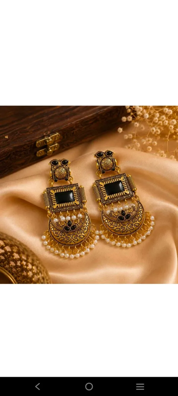 Elegant_Emerald_Black_Stone_Drop_With_Chand_Bali_Earrings