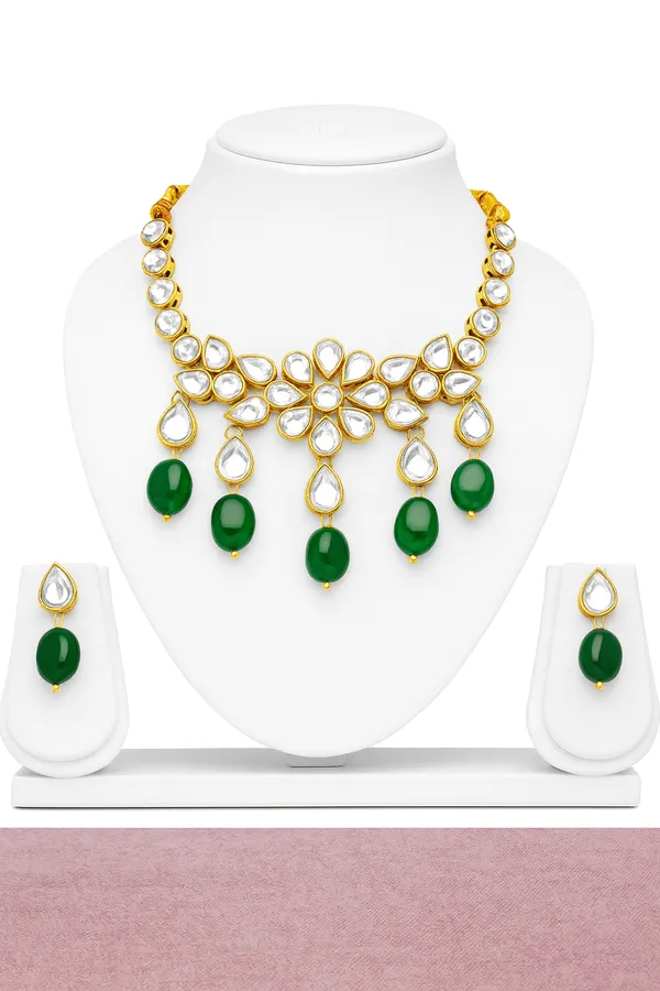 Exquisite_Kundan_Emerald_Green_Jewellery_Set