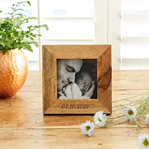 Personalized_Wooden_Photo_Frame_With_Engraving