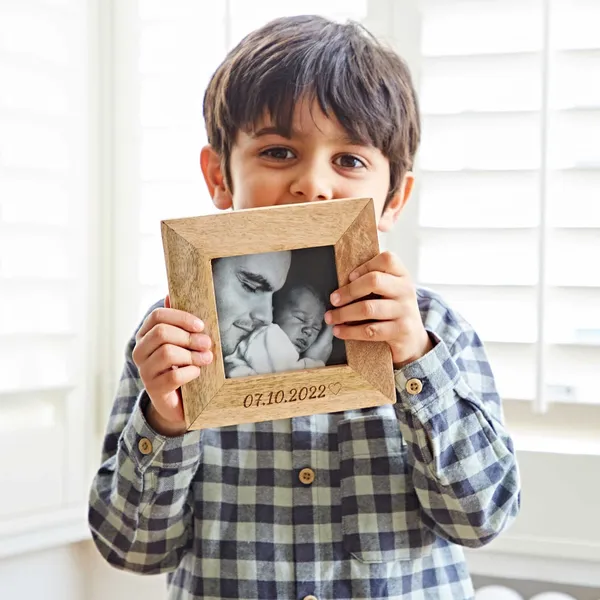 Personalized_Wooden_Photo_Frame_With_Engraving