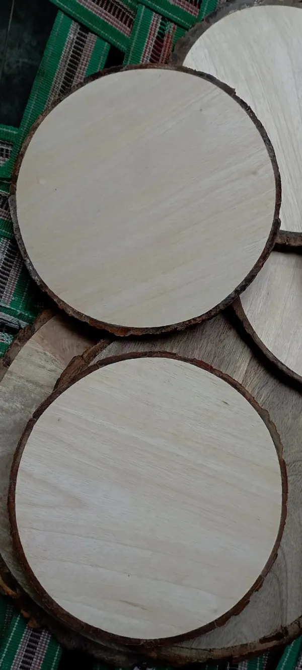 Natural_Wooden_Blank_Slice_With_Bark_Edge_-_Set_Of_5_Round_Wooden_Planks