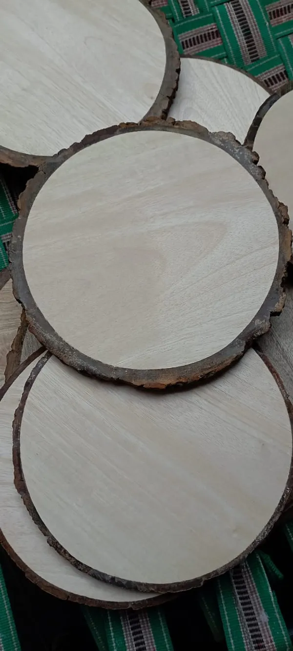 Natural_Wooden_Blank_Slice_With_Bark_Edge_-_Set_Of_5_Round_Wooden_Planks
