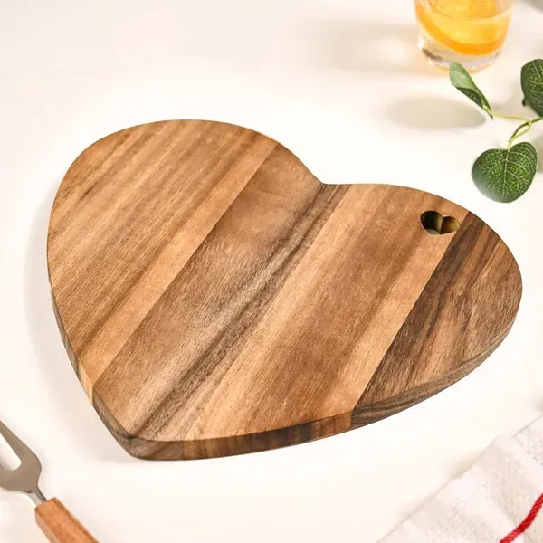 Brown_Heart_Shaped_Teak_Wood_Serving_Platter