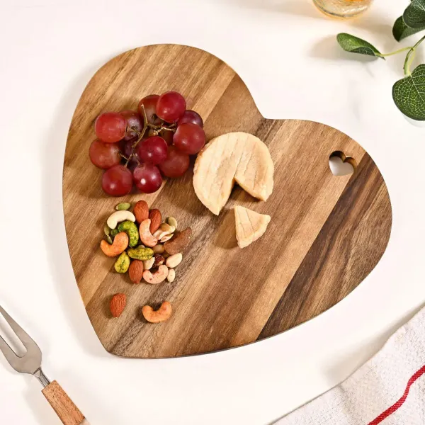 Brown_Heart_Shaped_Teak_Wood_Serving_Platter