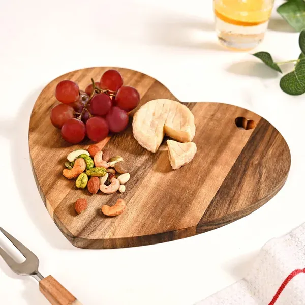 Brown_Heart_Shaped_Teak_Wood_Serving_Platter