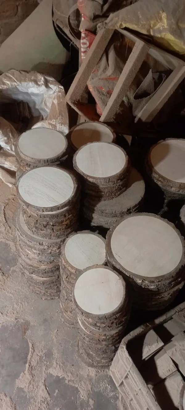 Natural_Wooden_Blank_Slice_With_Bark_Edge_-_Set_Of_5_Round_Wooden_Planks