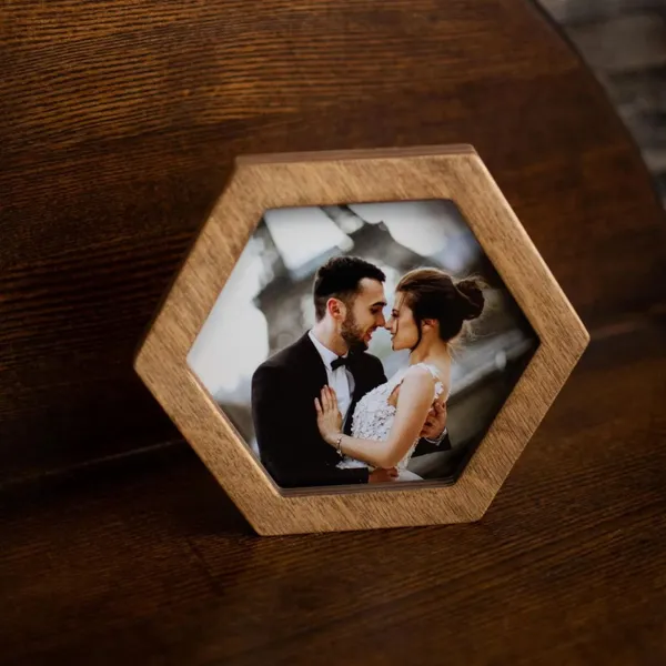 Hexagonal_Wooden_Photo_Frame_For_Home_Decor