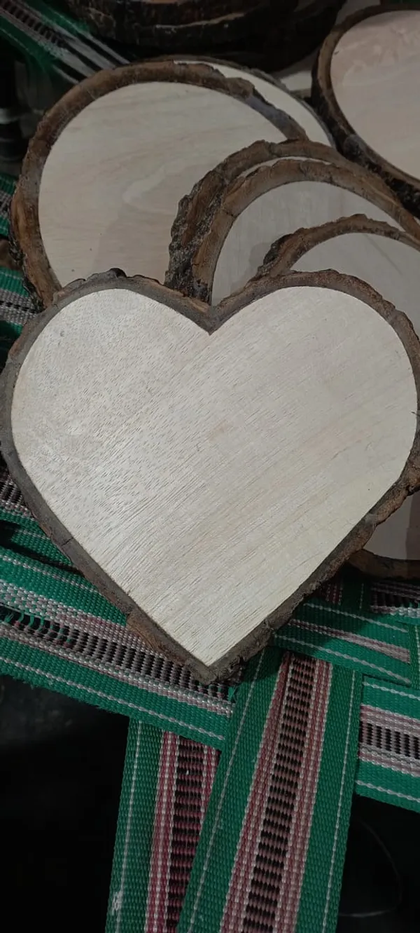 Natural_Wooden_Blank_Slice_With_Bark_Edge_-_Set_Of_5_Round_Wooden_Planks
