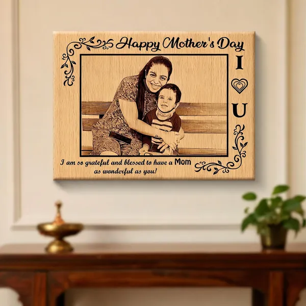 Mom's_Love_Quote_Engraved_On_Wood_Frame_For_Mothers'_Birthday