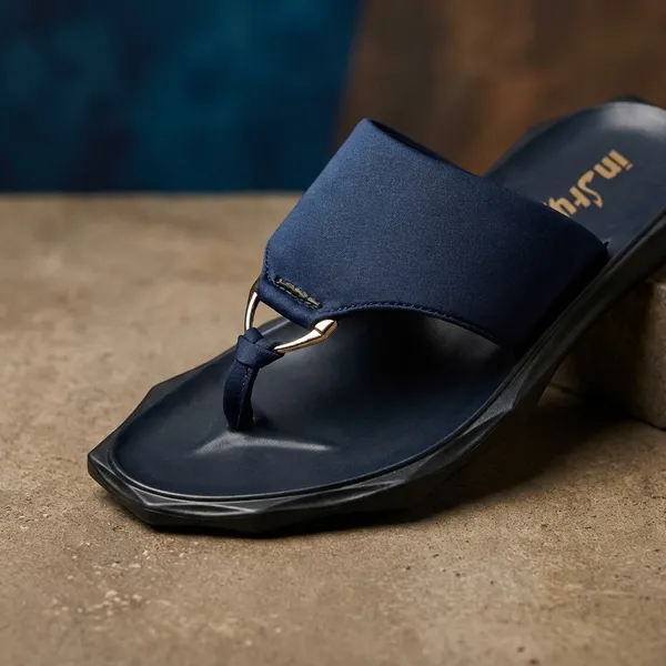 Men'S_Casual_Slip-On_Sandals_With_Metallic_Buckle_Detail