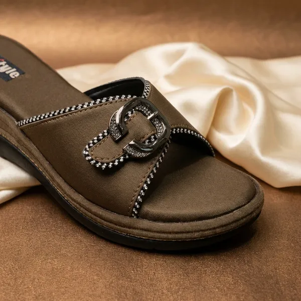 Stylish_Beige_Slide_Sandals_With_Decorative_Chain_Detail