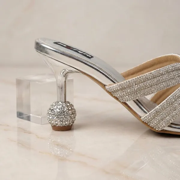 Elegant_Gold-Toned_Embellished_Block_Heel_Sandals_For_Women