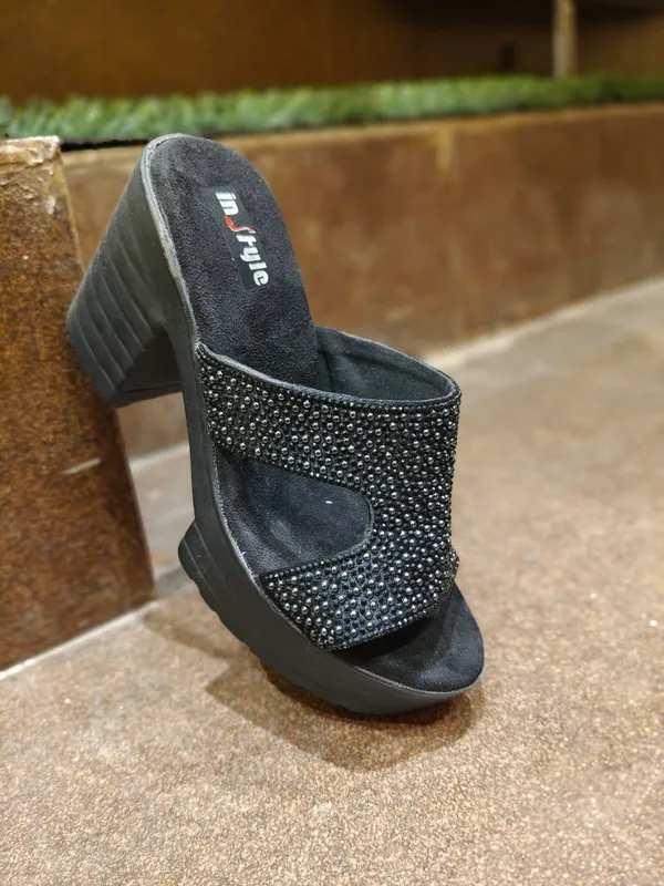 Stylish_Black_Embellished_Block_Heel_Sandals_For_Women