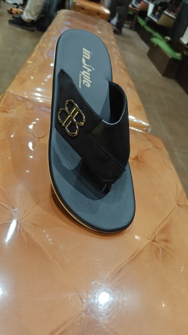 Men'S_Casual_Sandals_With_Gold_Accent