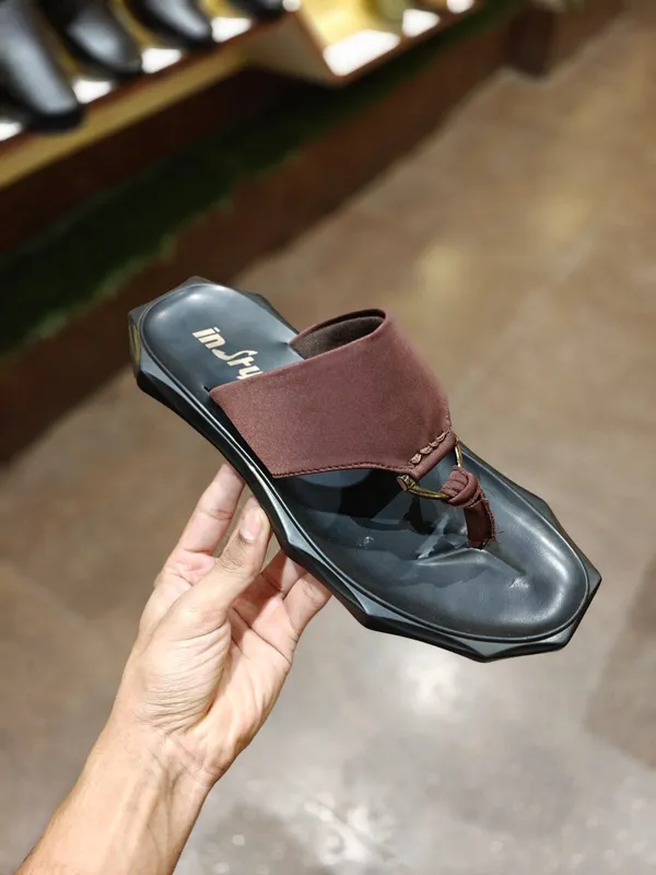 Men'S_Brown_Toe-Ring_Sandals_With_Cushioned_Footbed