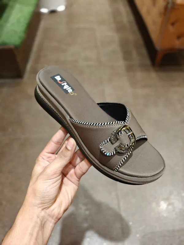 Women's_Brown_Slide_Sandal_With_Decorative_Buckle