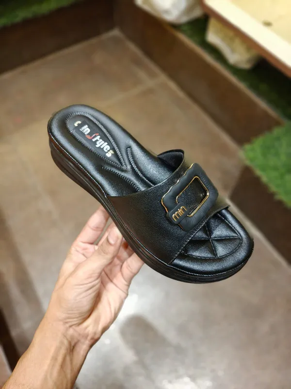Women's_Black_Slide_Slippers_With_Buckle_Detail