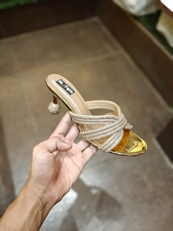 Elegant_Gold-Toned_Embellished_Heel_Sandals