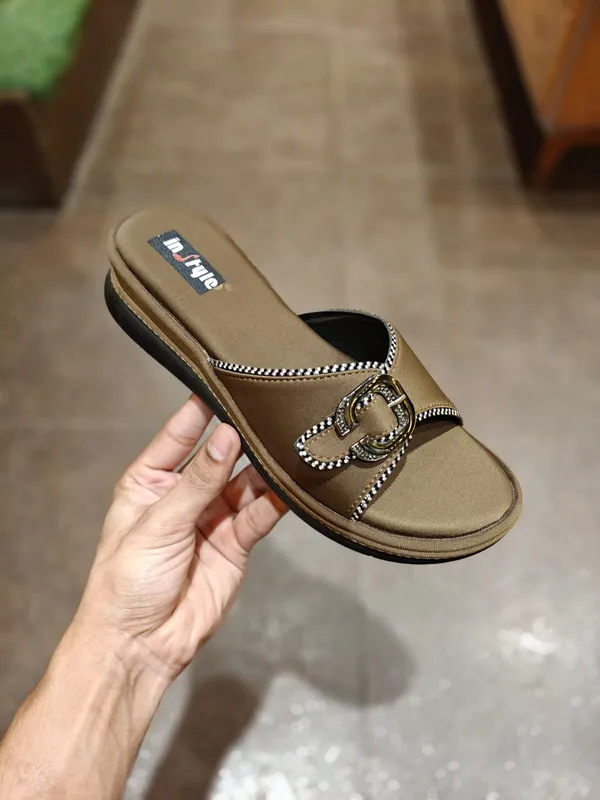 Stylish_Beige_Slide_Sandals_With_Decorative_Chain_Detail