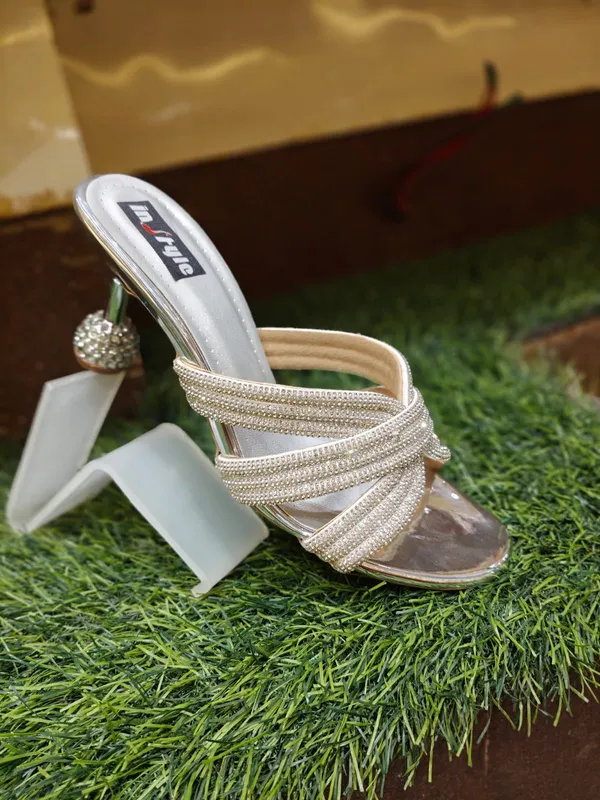 Elegant_Gold-Toned_Embellished_Block_Heel_Sandals_For_Women