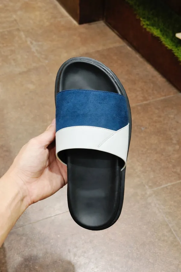 Two-Tone_Slide_Sandal_With_Cushioned_Footbed