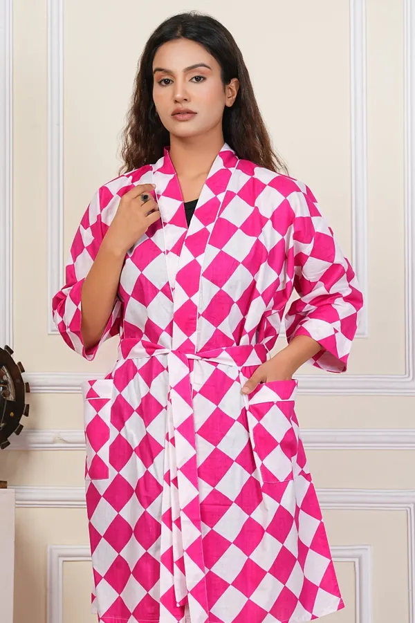 Pink_And_White_Checkered_Cotton_Bathrobe_For_Women