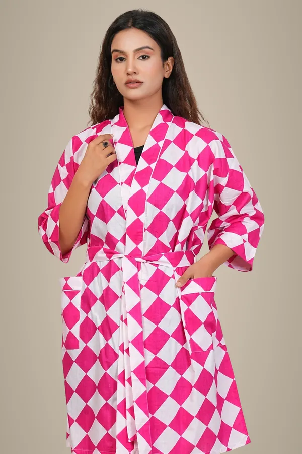 Pink_And_White_Checkered_Cotton_Bathrobe_For_Women