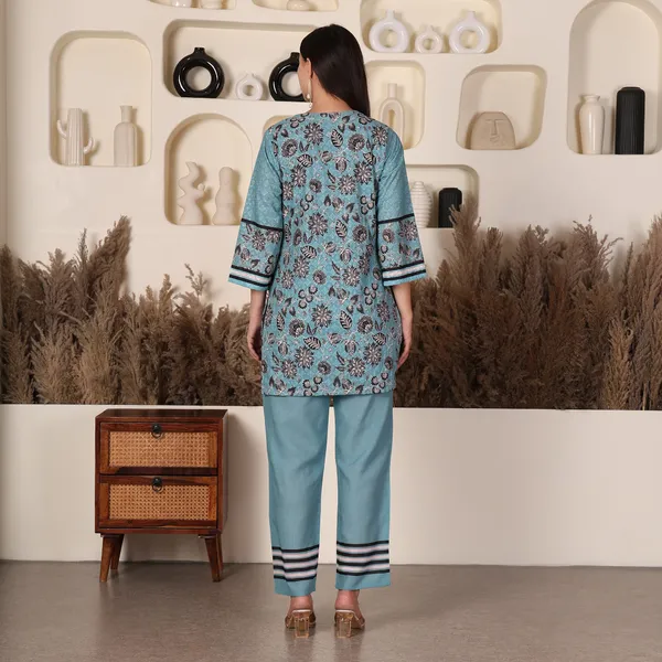 Sky_Blue_Chikan_Co-ord_Set_With_Decorative_Brooch