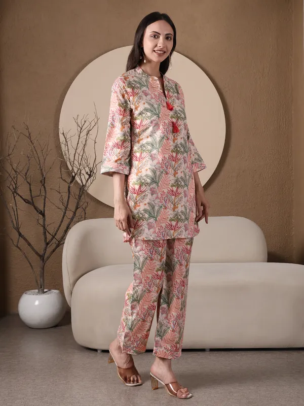 Floral_Printed_Co-ord_Set_With_Pink_Tassels
