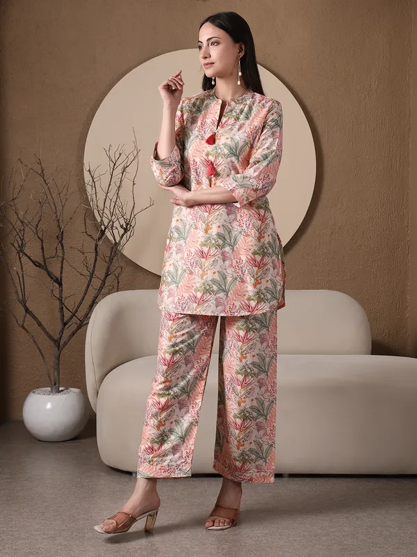 Floral_Printed_Co-ord_Set_With_Pink_Tassels