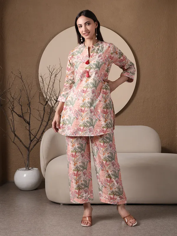 Floral_Printed_Co-ord_Set_With_Pink_Tassels