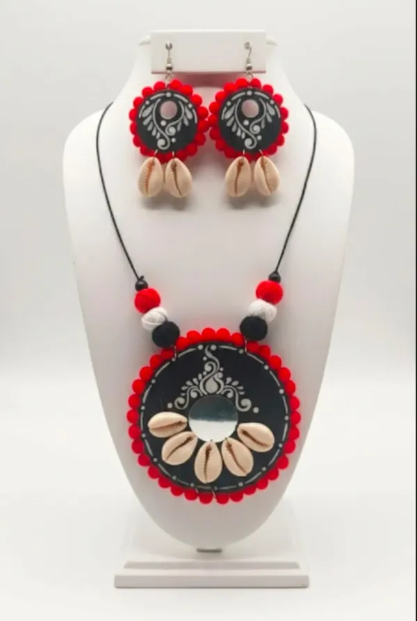 Traditional_Handcrafted_Terracotta_Jewelry_Set_With_Shell_And_Pom_Pom_Detailing_-_Red_And_Black