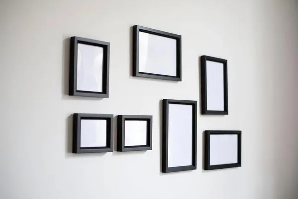 Black_Picture_Frame_Gallery_Set_For_Wall_Decor_7_Pieces_6_Frames_(10X15_Cm)_4X6_Inch_1_Frame_(13X18_Cm)_5X7_Inch_Wall_Mountable