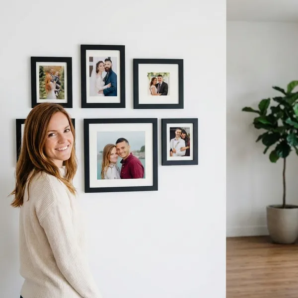 Black_Picture_Frame_Gallery_Set_6_Frames_4-_Pieces_(4_X_6_Inches)_10X15_Cm_2_Pieces_(5_X_7_Inches)_13X18_Cm_Wall_Mountable