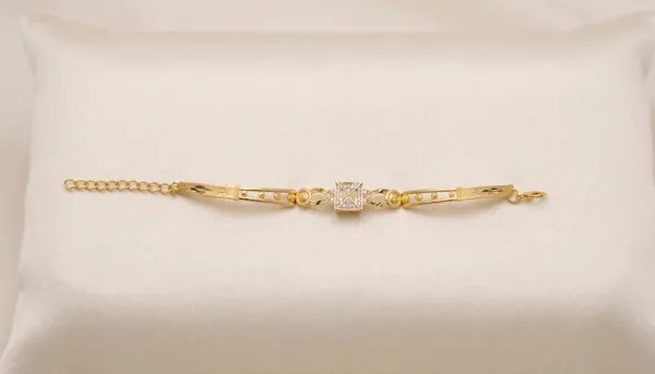 Gold_Tone_Crystal_Embellished_Bracelet_For_Women