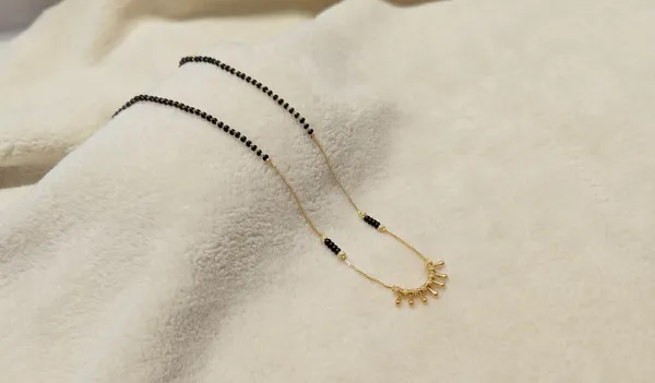 Black_Beaded_Gold_Chain_Mangalsutra_Necklace_For_Women