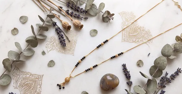 Beaded_Mangalsutra_Necklace_With_Gold_Pendant_For_Women