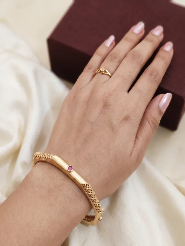 Gold_Plated_Ruby_Studded_Textured_Bangles_For_Women