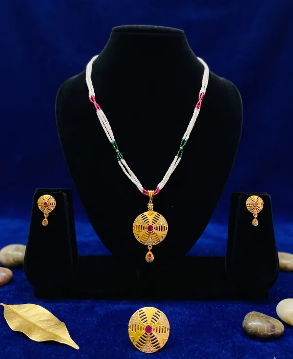 Golden_Circular_Pendant_Necklace_Set_With_Earrings_And_Ring